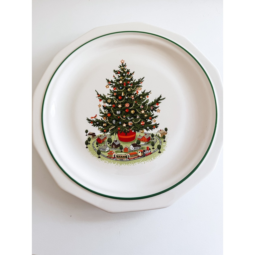 Pfaltzgraff Christmas Heritage Dinner Plate Tree Train Village Green Trim USA